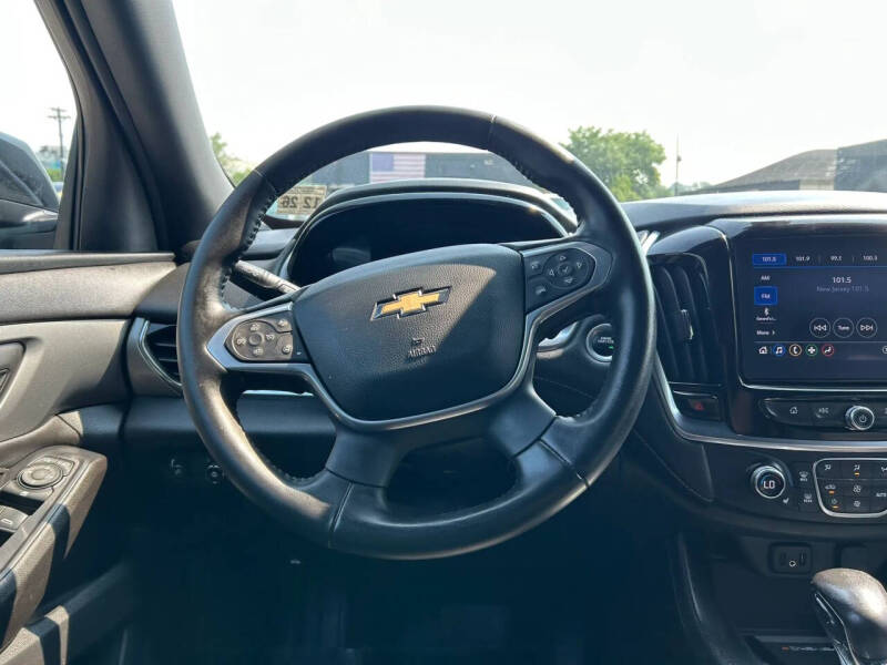 2022 Chevrolet Traverse LT Leather