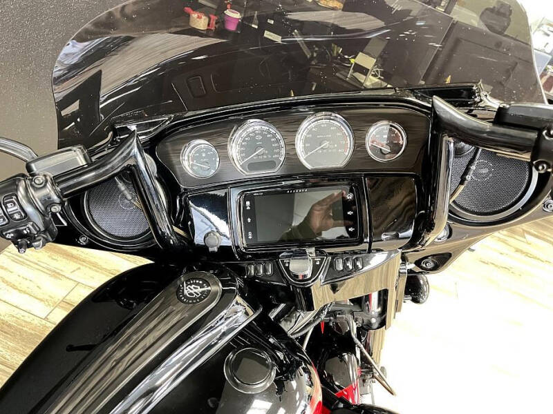 2017 Harley-Davidson CVO Street Glide * SCREAMIN EA