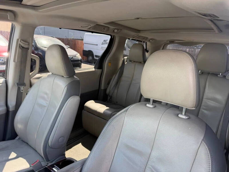 2012 Toyota Sienna Limited 7-Passenger
