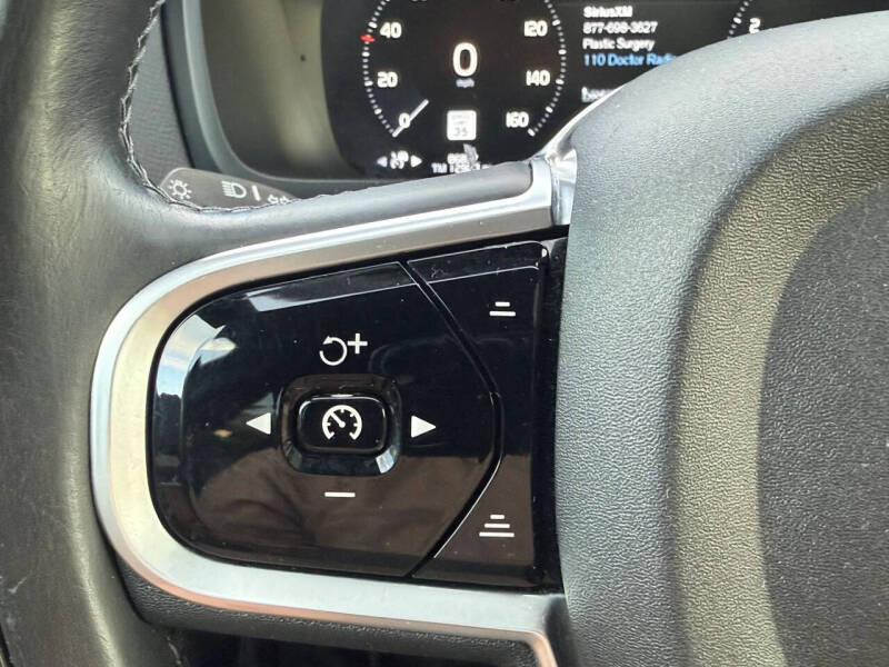 2017 Volvo XC90 T6 Momentum