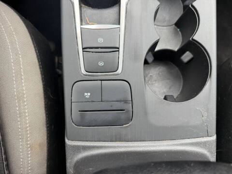 2022 Ford Escape Hybrid SE