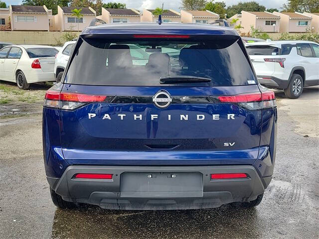 2024 Nissan Pathfinder SV