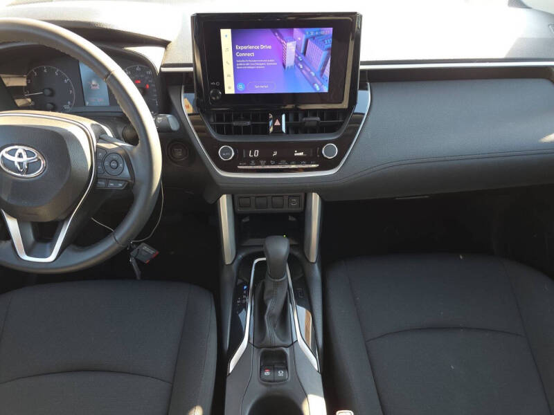 2025 Toyota Corolla Cross LE