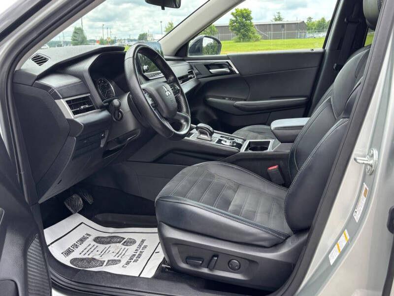 2024 Mitsubishi Outlander SE