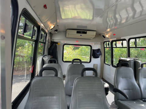 2005 Ford E-Series E-450 SD