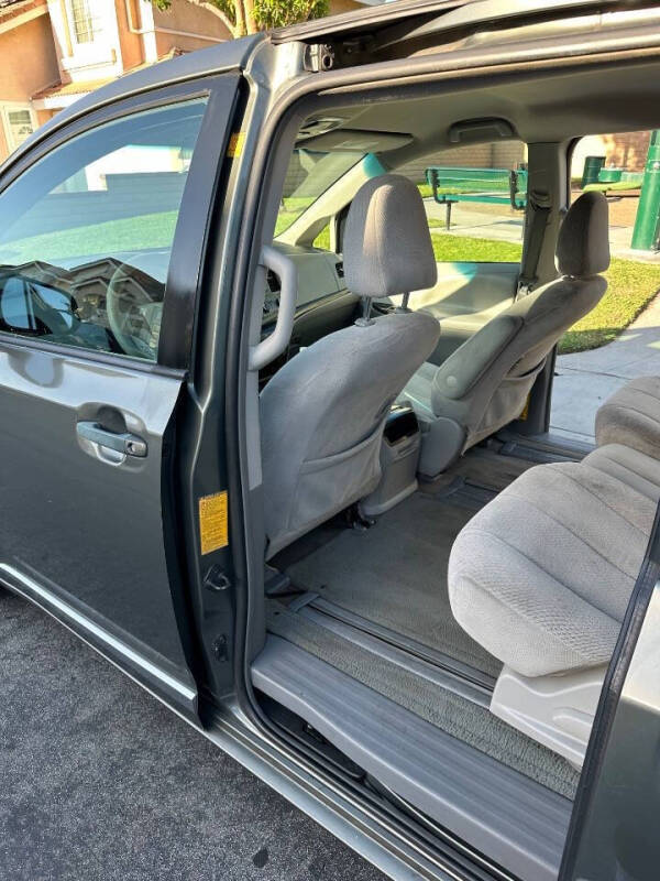 2012 Toyota Sienna LE 8-Passenger