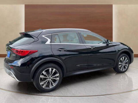 2017 Infiniti QX30 Luxury