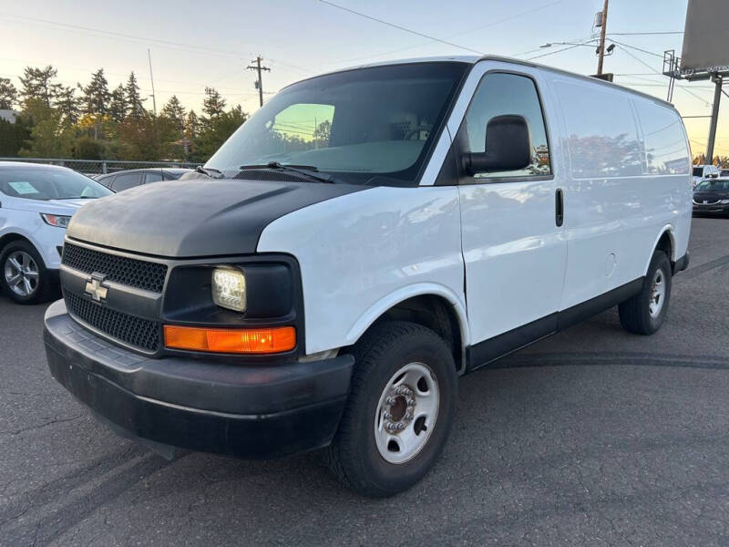 2009 Chevrolet Express Cargo Work Van's photo
