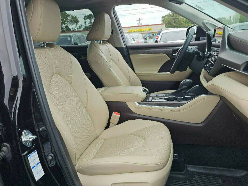 2022 Toyota Highlander Hybrid Limited