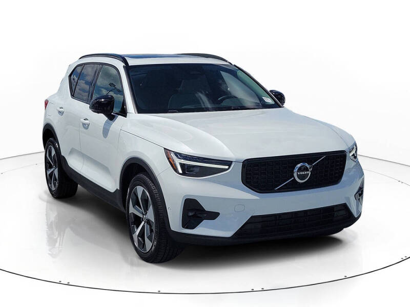 2026 Volvo XC40 B5 Plus