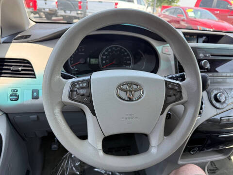2011 Toyota Sienna LE 8-Passenger