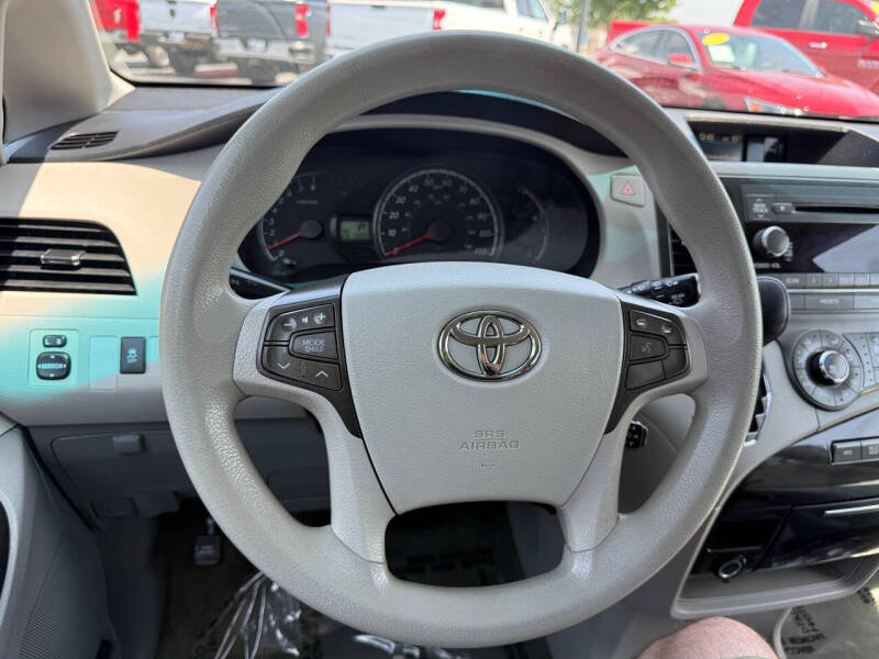 2011 Toyota Sienna LE 8-Passenger