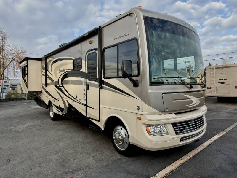 2014 Fleetwood RV Bounder 33’ Double Slide!!!!