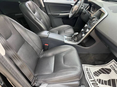 2016 Volvo XC60 T5 Platinum