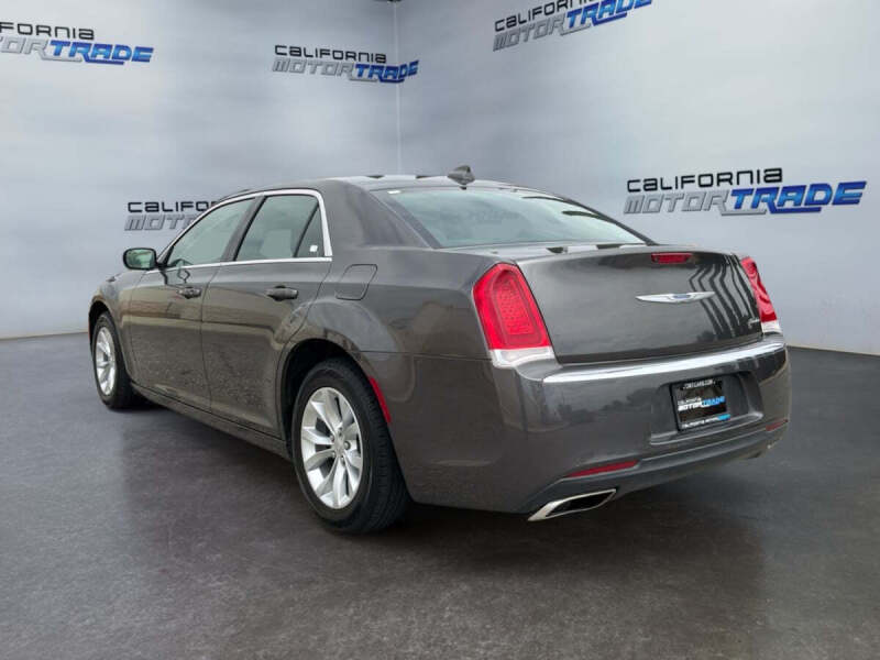 2022 Chrysler 300 Touring