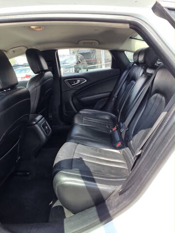 2016 Chrysler 200 C