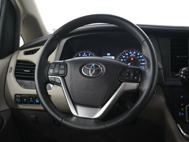 2017 Toyota Sienna XLE Premium 7-Passenger