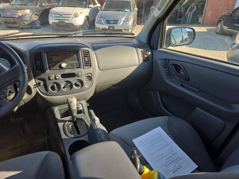 2005 Ford Escape XLS