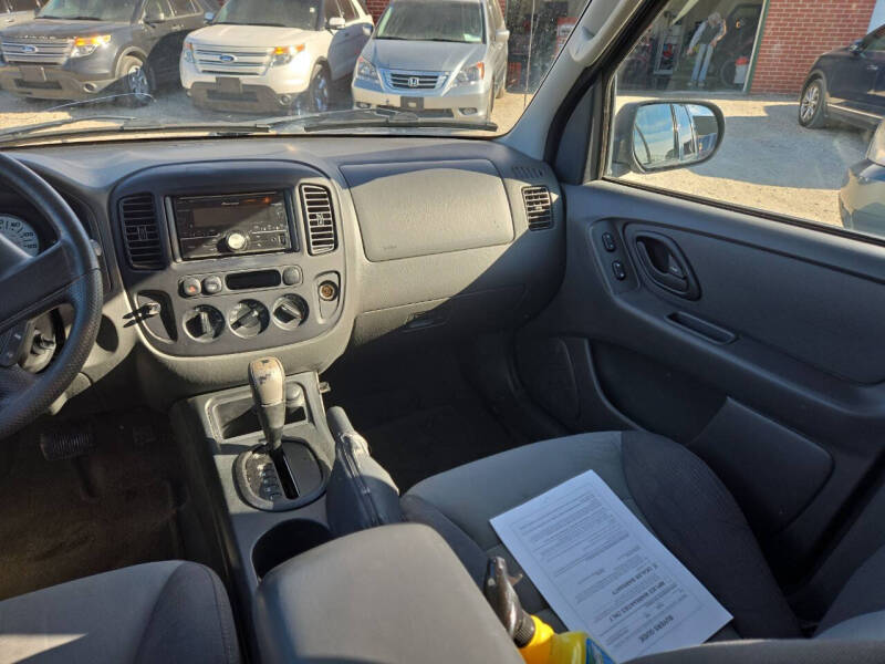 2005 Ford Escape XLS