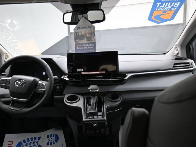 2025 Toyota Sienna XLE 7-Passenger