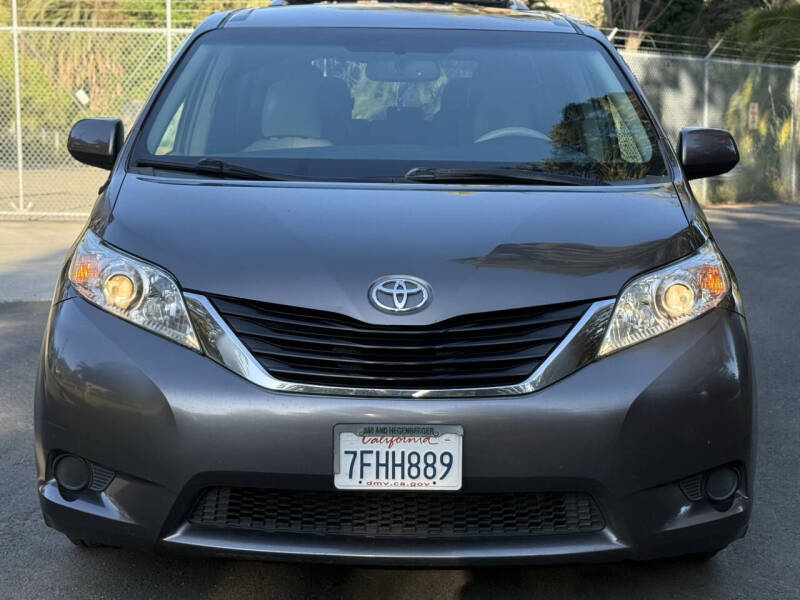 2014 Toyota Sienna LE 8-Passenger