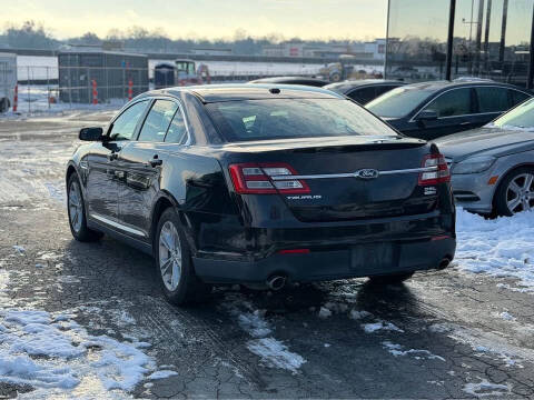 2017 Ford Taurus SEL