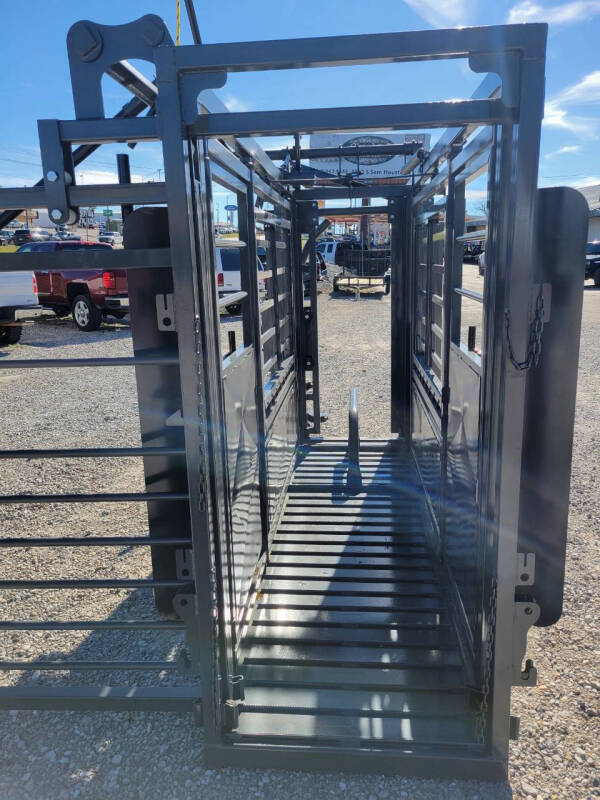 2025 Cattleman Manual w/Solid Floor