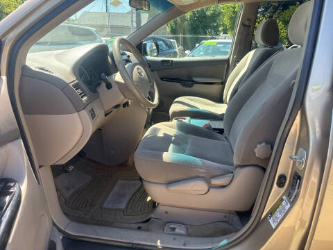 2005 Toyota Sienna LE 7 Passenger