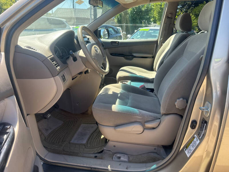 2005 Toyota Sienna LE 7 Passenger