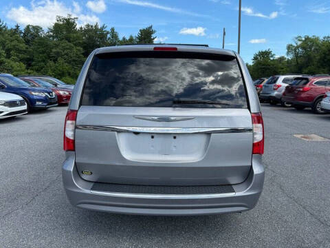 2016 Chrysler Town and Country Touring