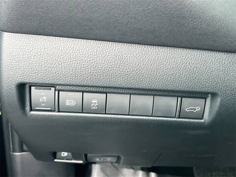 2024 Toyota Venza LE