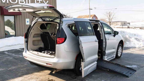2024 Chrysler Voyager LX