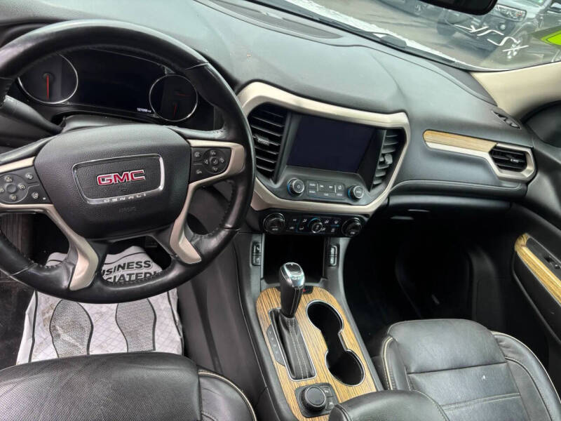 2017 GMC Acadia Denali
