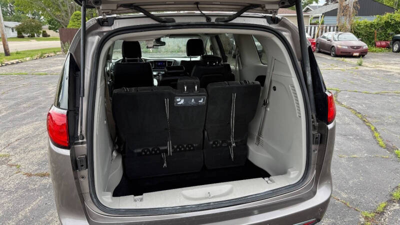 2017 Chrysler Pacifica Touring-L