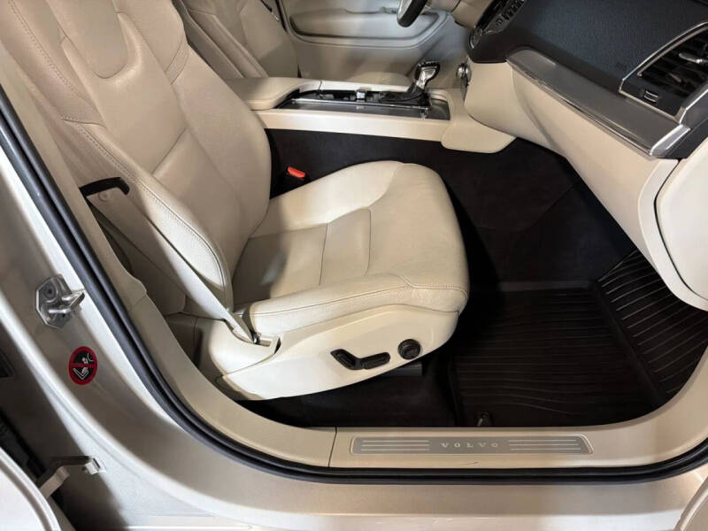 2018 Volvo XC90 T5 Momentum 7-Passenger