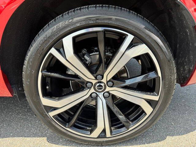 2024 Volvo XC60 B5 Ultimate Dark Theme