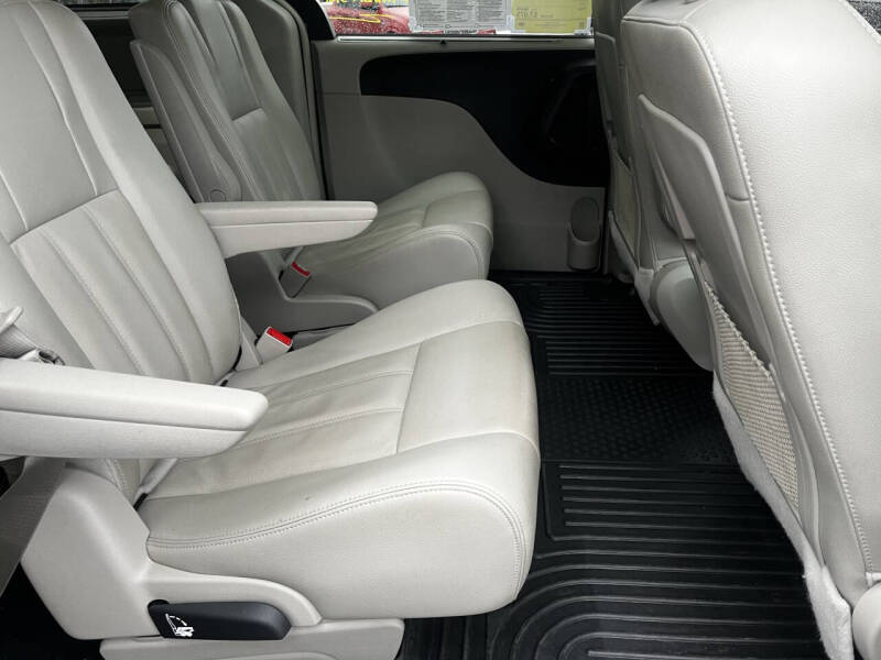 2014 Chrysler Town and Country Touring