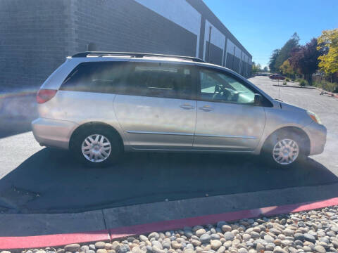 2005 Toyota Sienna LE 7 Passenger