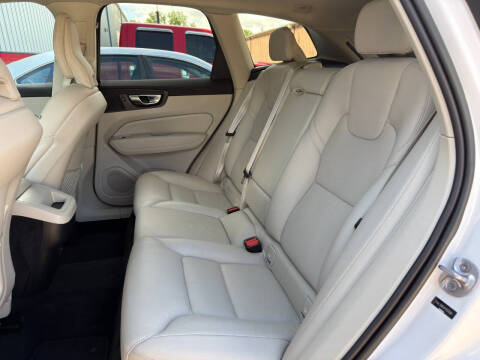 2023 Volvo XC60 B5 Plus Bright Theme