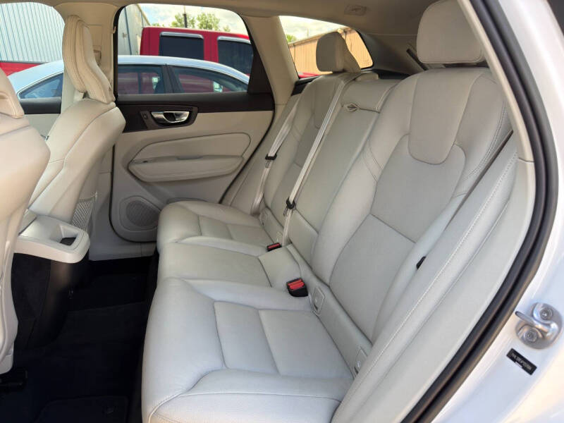 2023 Volvo XC60 B5 Plus Bright Theme