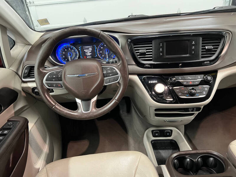 2017 Chrysler Pacifica Touring-L