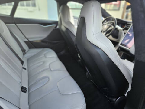 2015 Tesla Model S 90D