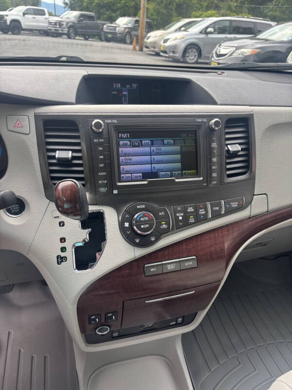 2013 Toyota Sienna Limited 7-Passenger