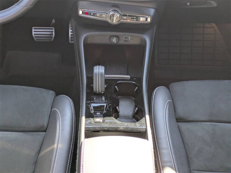 2020 Volvo XC40 T5 R-Design