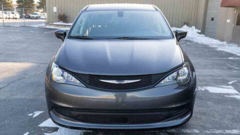 2022 Chrysler Voyager LX