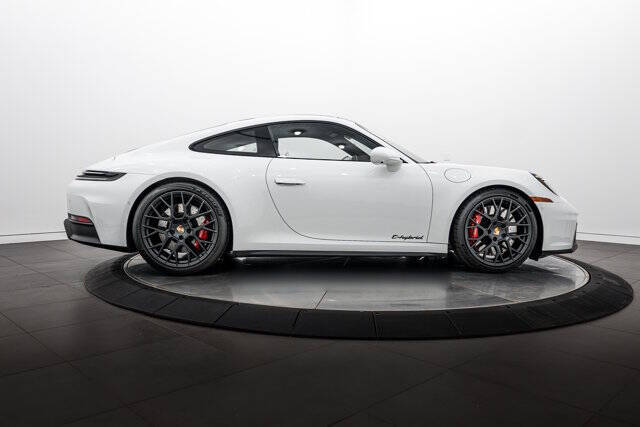 2026 Porsche 911 Carrera 4 GTS