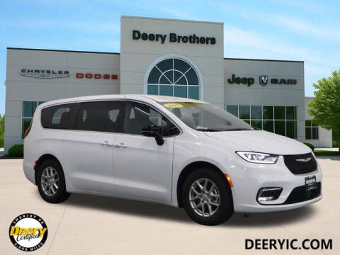 2025 Chrysler Pacifica Select