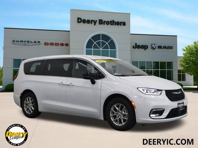 2025 Chrysler Pacifica Select