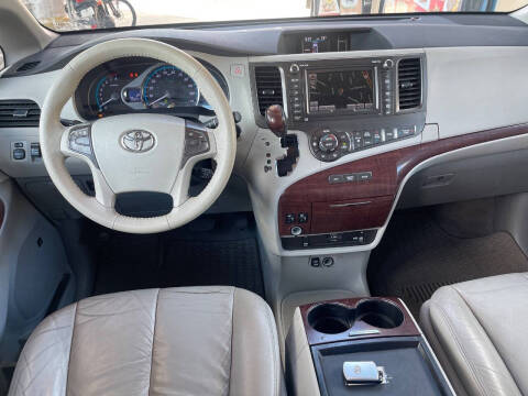 2011 Toyota Sienna XLE 8-Passenger
