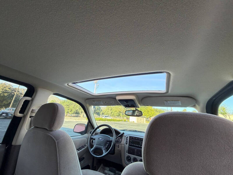2005 Ford Explorer XLT